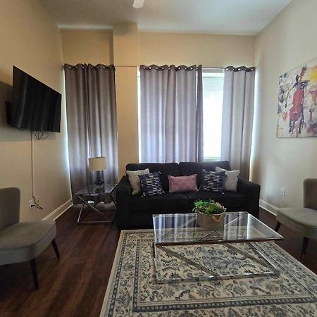 Amazing Condos Beautiful View 2 Blocks To French Quarter, Small Rooftop Pool, Gym, Seanger Theater, Super Dome, And Bourbon St ニューオーリンズ 部屋 写真