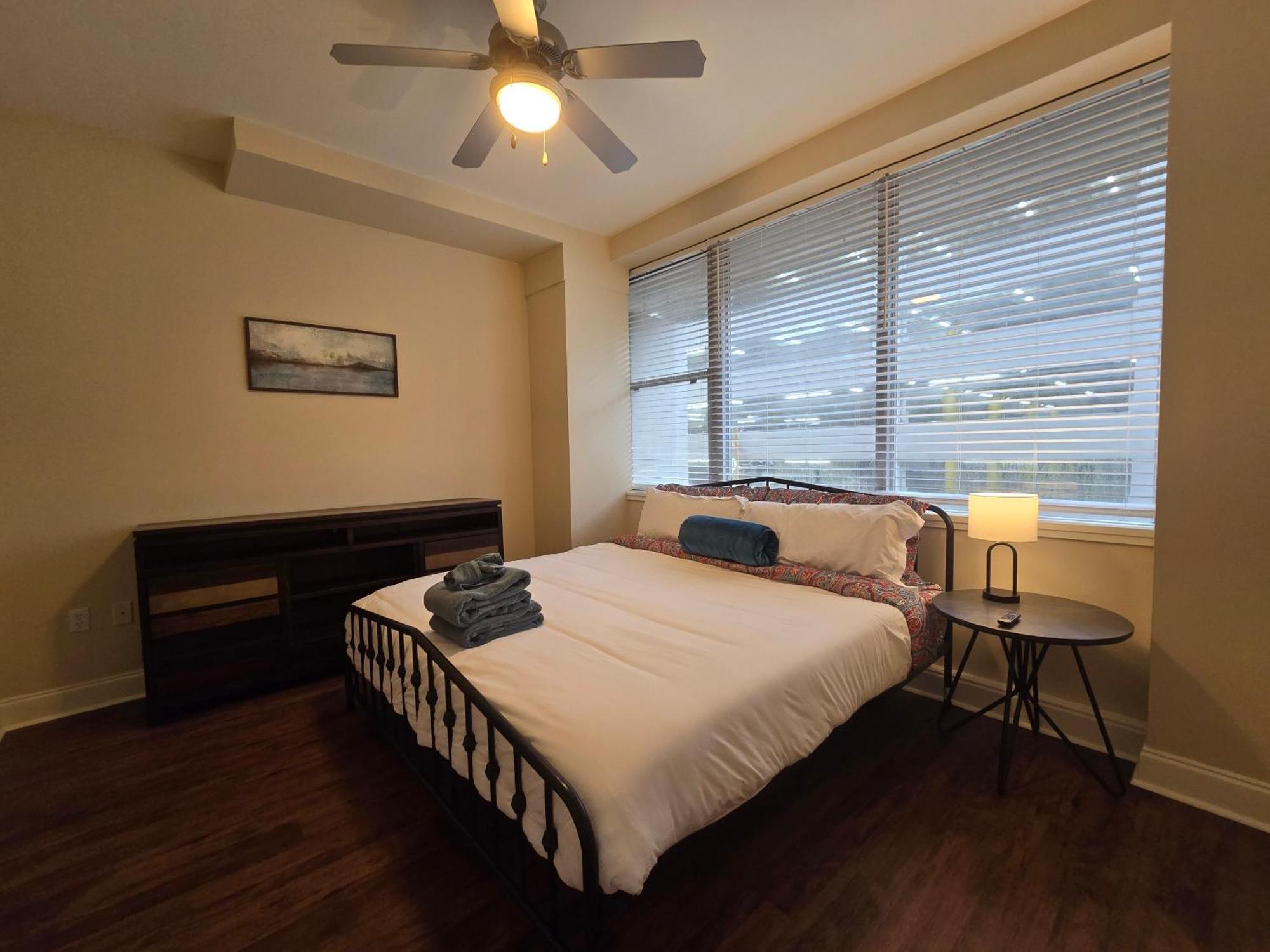 Amazing Condos Beautiful View 2 Blocks To French Quarter, Small Rooftop Pool, Gym, Seanger Theater, Super Dome, And Bourbon St ニューオーリンズ 部屋 写真