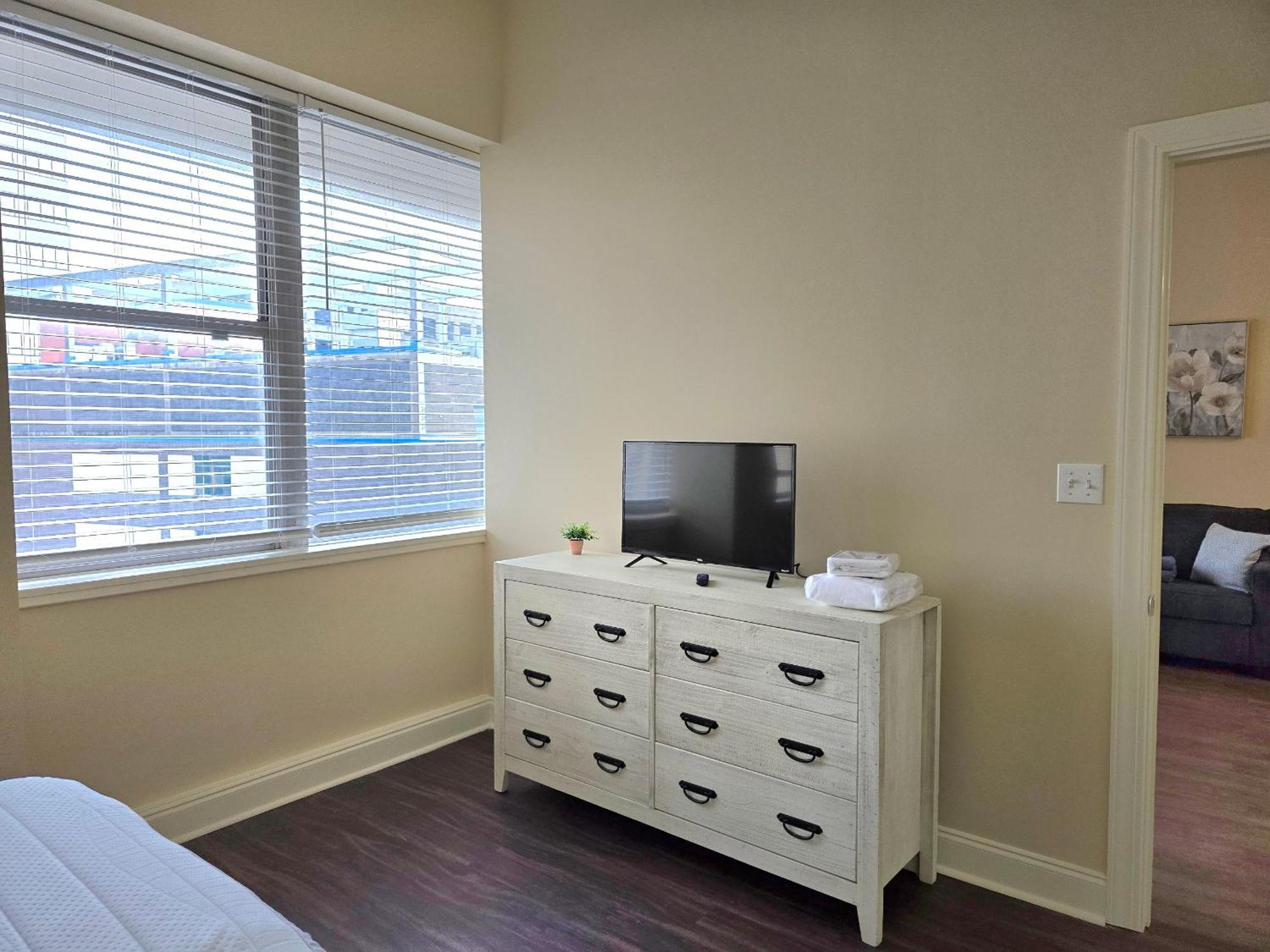 Amazing Condos Beautiful View 2 Blocks To French Quarter, Small Rooftop Pool, Gym, Seanger Theater, Super Dome, And Bourbon St ニューオーリンズ 部屋 写真