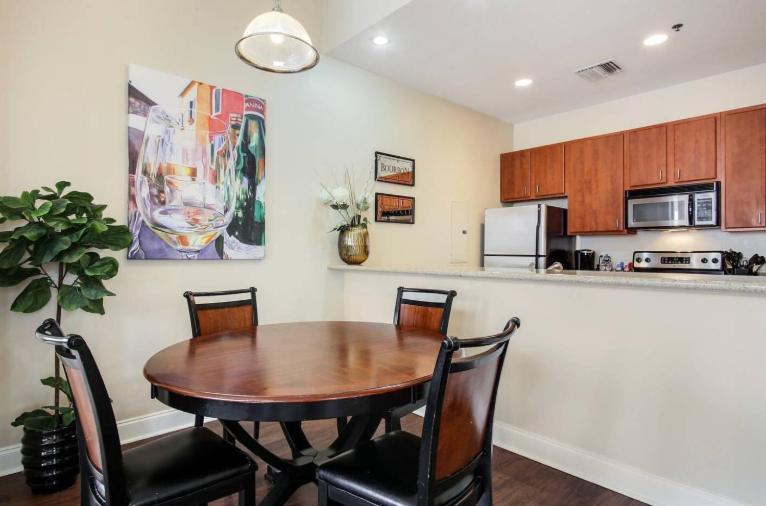 Amazing Condos Beautiful View 2 Blocks To French Quarter, Small Rooftop Pool, Gym, Seanger Theater, Super Dome, And Bourbon St ニューオーリンズ エクステリア 写真